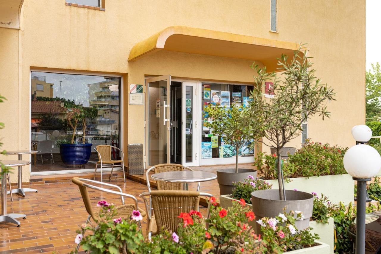 Hotel Du Port Canet-en-Roussillon Exterior foto