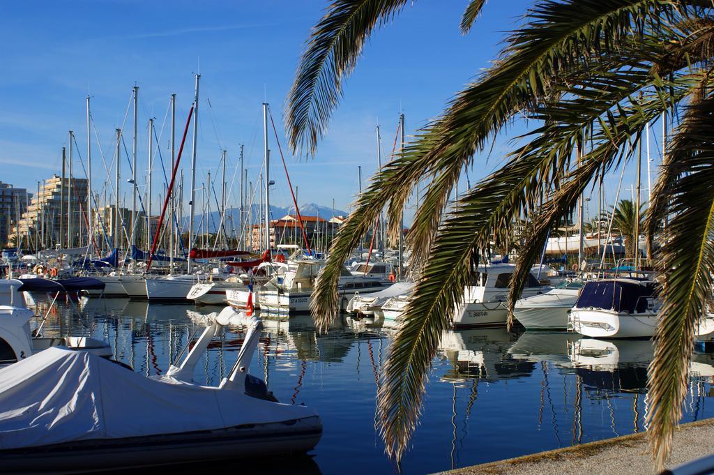 Hotel Du Port Canet-en-Roussillon Exterior foto