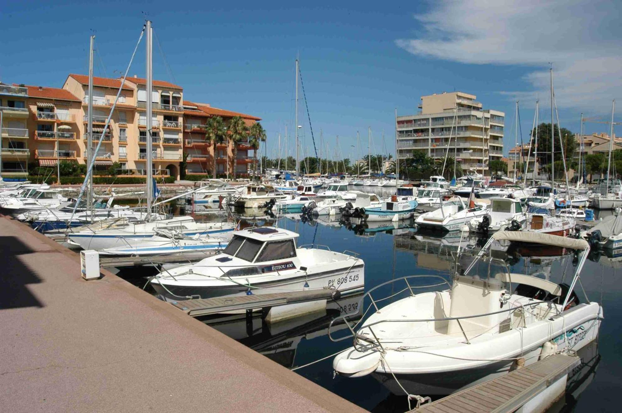 Hotel Du Port Canet-en-Roussillon Exterior foto